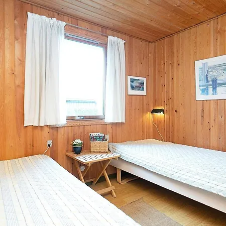 5 Person In Saeby-by Traum